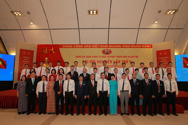 Ban chấp hành Đảng bộ Tổng Công ty HUD nhiệm kỳ 2020 - 2025 với 31 thành viên.