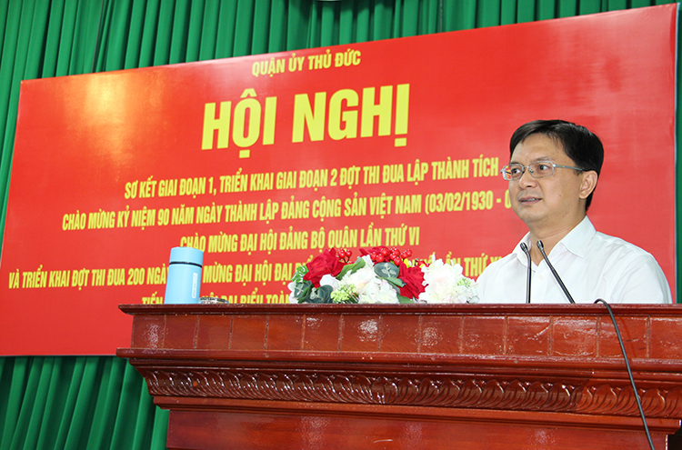 Đồng chí Nguyễn Mạnh Cường, Thành ủy viên, Bí thư Quận ủy phát biểu định hướng tại hội nghị.