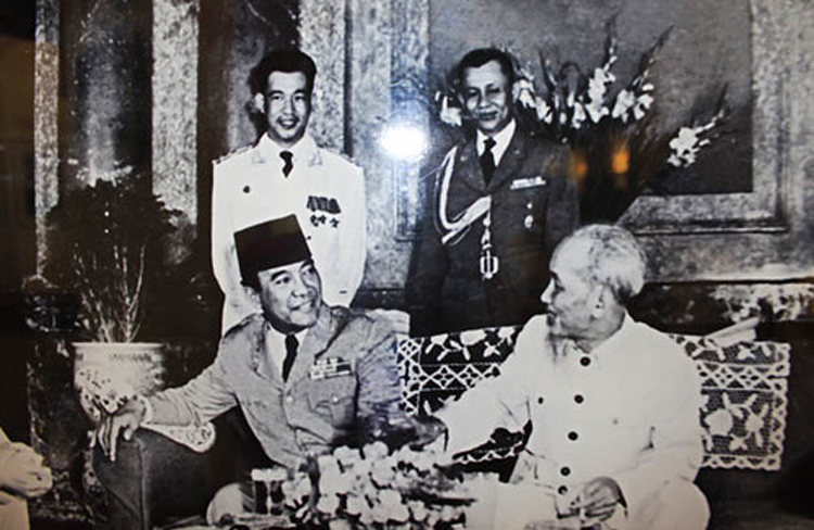 Chủ tịch Hồ Chí Minh tiếp Tổng thống Sukarno tại Hà Nội tháng 6 năm 1959  (Nguồn : KBRI Hà Nội)