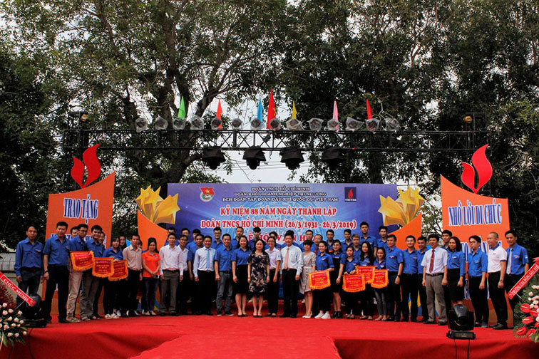 (Hình 2:  Lễ hội văn hóa học sinh sinh viên lần thứ VIII và kỷ niệm 88 năm ngày thành lập Đoàn tại tỉnh Bà Rịa -Vũng Tàu)