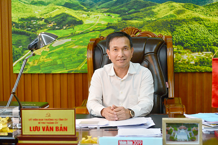 Ông Lưu Văn Bản, Bí thư Thành ủy TP. Chí Linh, Hải Dương.