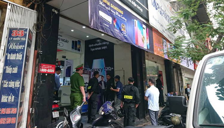 Công an đã tiến hành khám xét chuỗi cửa hàng Nhật Cường mobile tại Hà Nội.
