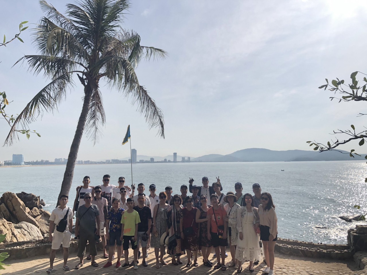 Một nhóm du khách đi tour ở Quy Nhơn - Bình Định
