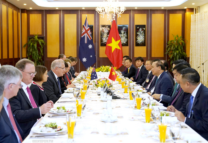 Trước đó, Thủ tướng Nguyễn Xuân Phúc và Thủ tướng Australia đã ăn sáng, làm việc cùng doanh nghiệp hai nước. Ảnh: VGP/Quang Hiếu
