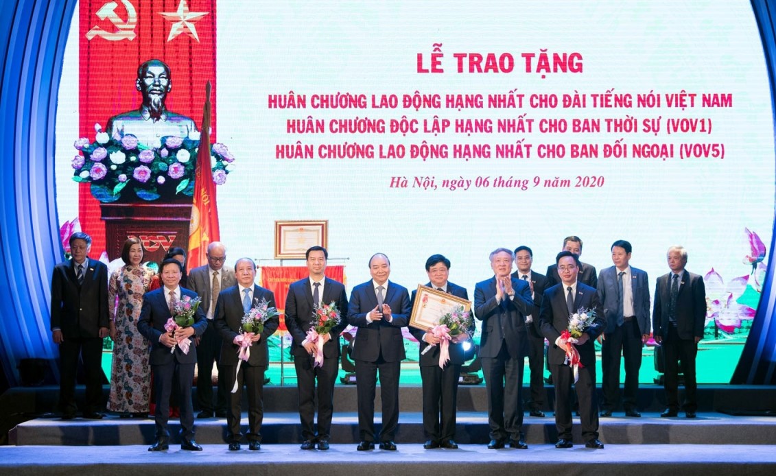Thủ tướng Nguyễn Xuân Phúc trao các phần thưởng cao quý cho VOV