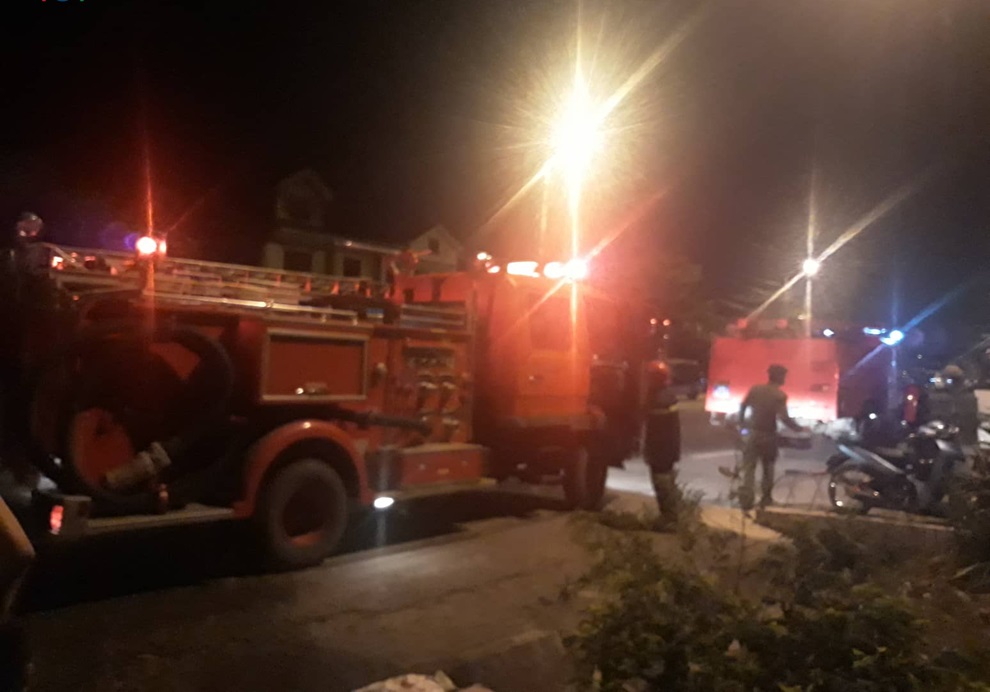 Xe cứu hỏa được tăng cường trong đêm