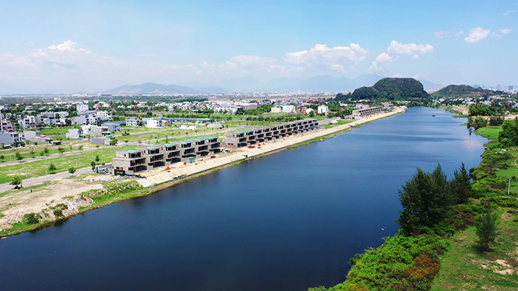 Sông Cổ Cò qua địa bàn thành phố Đà Nẵng