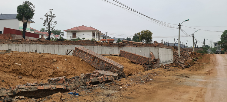 Tường rào xây dựng trên đất không được phép xây dựng, đã bị phá dỡ sau khi nhóm PV, Báo TNVN phản ánh cho UBND phường Liên Bảo