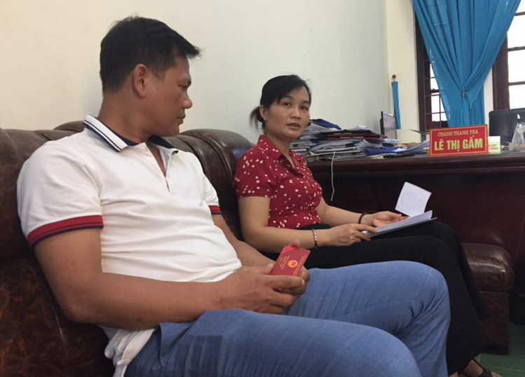 PV Báo TNVN làm việc với bà Lê Thị Gấm, Chánh thanh tra huyện 