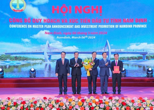 Phó Thủ tướng Chính phủ Trần Hồng Hà trao Quyết định Quy hoạch tỉnh Nam Định thời kỳ 2021-2030, tầm nhìn đến năm 2050