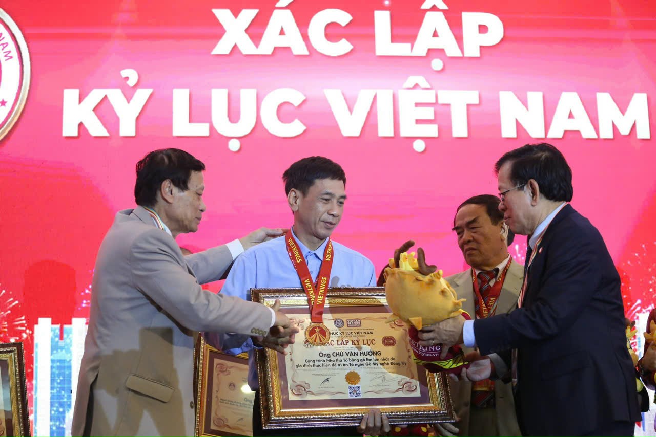 Ông Chử Văn Hướng vinh dự được Tổ chức kỷ lục Việt Nam trao tặng Xác lập Kỷ lục