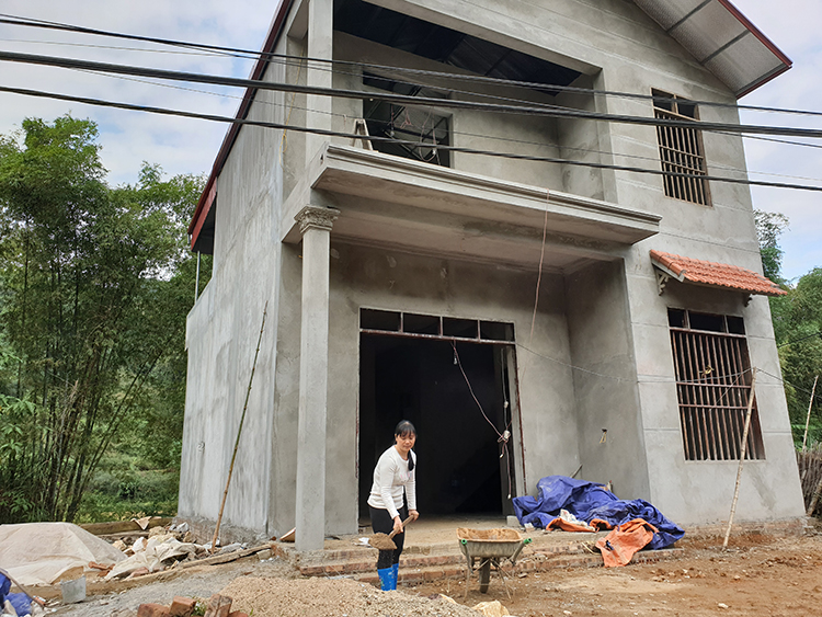 Ngôi nhà đang được xây mới của một hộ nghèo ở Bắc Kạn nhờ số tiền sau khi đi làm việc ở Đài Loan (Trung Quốc).