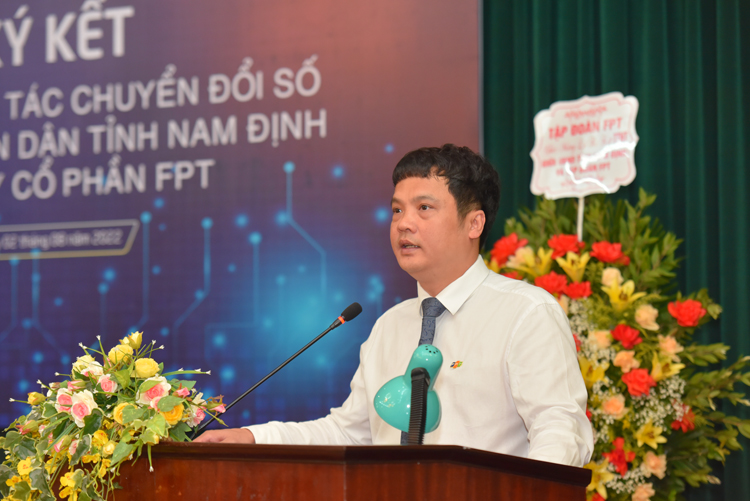 Ông Nguyễn Văn Khoa Tổng Giám đốc FPT chia sẻ tại lễ ký kết