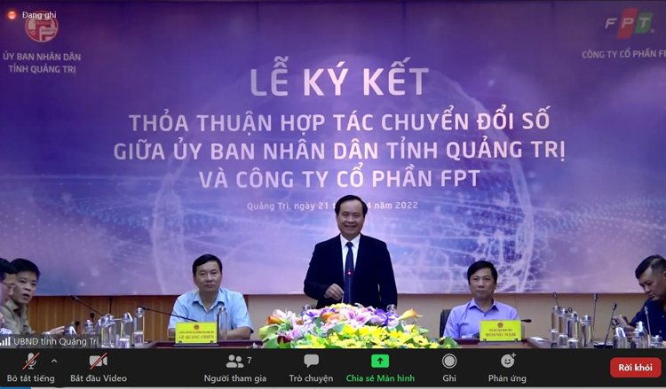 Ông Võ Văn Hưng Phó Bí Thư tỉnh ủy Chủ tịch UBND tỉnh phát biểu tại lễ ký kết