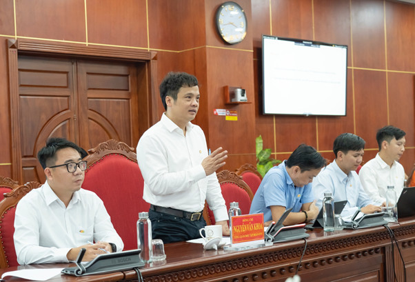 Tổng giám đốc Tập đoàn FPT Nguyễn Văn Khoa đề xuất hợp tác thúc đẩy đào tạo và chuyển đổi số với UBND tỉnh Cà Mau.