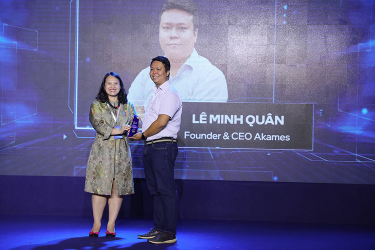 Anh Lê Minh Quân - CTO akaMES nhận giải thưởng top 10 lãnh đạo công nghệ trẻ 2022