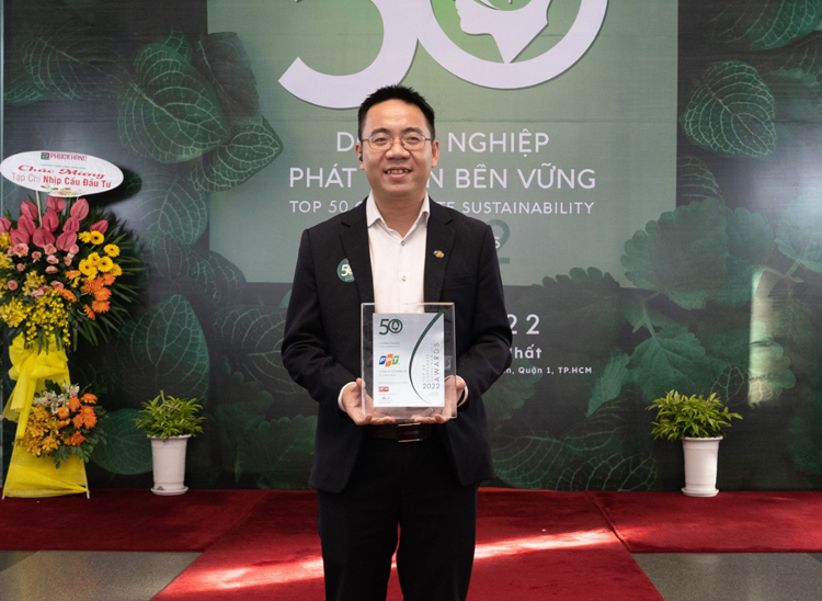 Tập đoàn FPT đón nhận giải thưởng Top 50 doanh nghiệp phát triển bền vững 2022 (Custom)