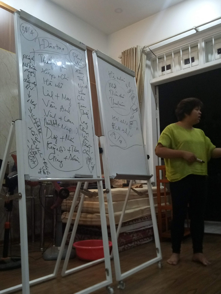 Một buổi hướng dẫn tuyển người của Bà Hiền tại văn phòng số 1 Võ Chí Công, Hà Nội. Ảnh do người dân cung cấp