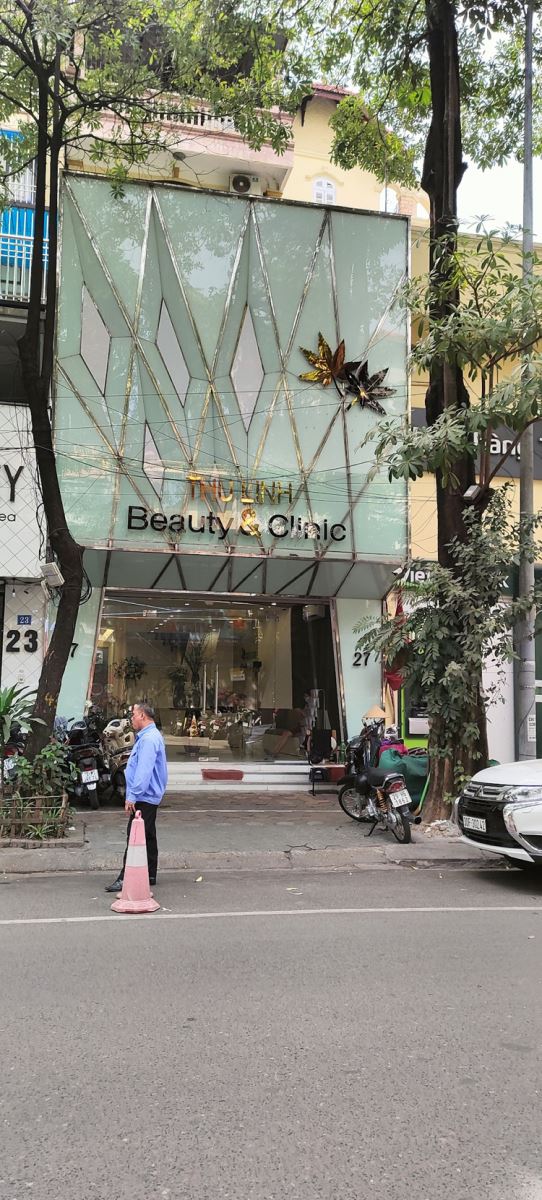 Biển hiệu với dòng chữ “Thu Linh Beauty & Clinic” trong đó chữ “Clinic” được hiểu là “phòng khám” có gây hiểu nhầm cho khách hàng?