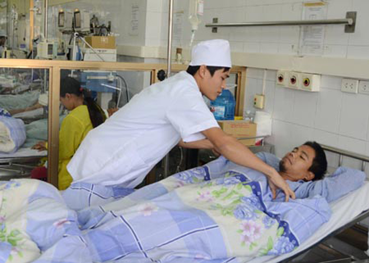 Bác sỹ khám chữa bệnh tại bệnh viện đa khoa Nông nghiệp