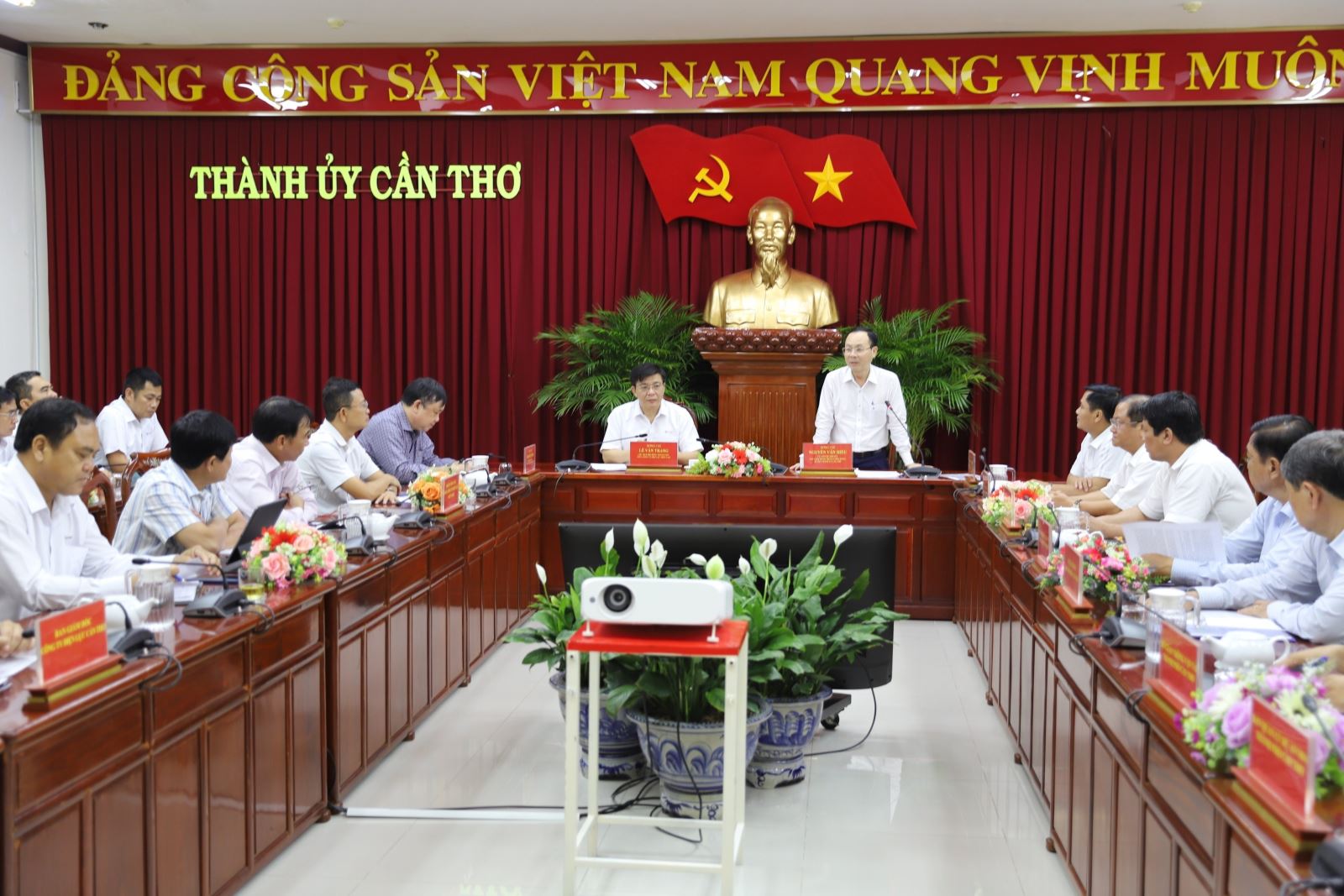 Ông Nguyễn Văn Hiếu, Ủy viên dự khuyết ban Chấp hành Trung ương Đảng, Bí thư Thành ủy Thành phố Cần Thơ phát biểu kết luận buổi làm việc.