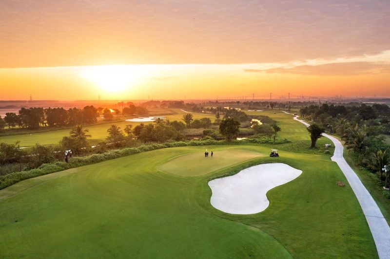 Phân khu Đảo Vua kề cận sân golf 36 hố 160ha đẳng cấp hàng đầu Đông Nam Á.
