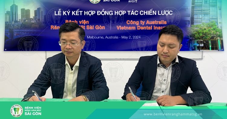 ThS. BS Nguyễn Quang Tiến ký kết hợp tác chiến lược với Công ty Australia Vietnam Dental Insurance (AVDI) PTY LTD tại Úc.