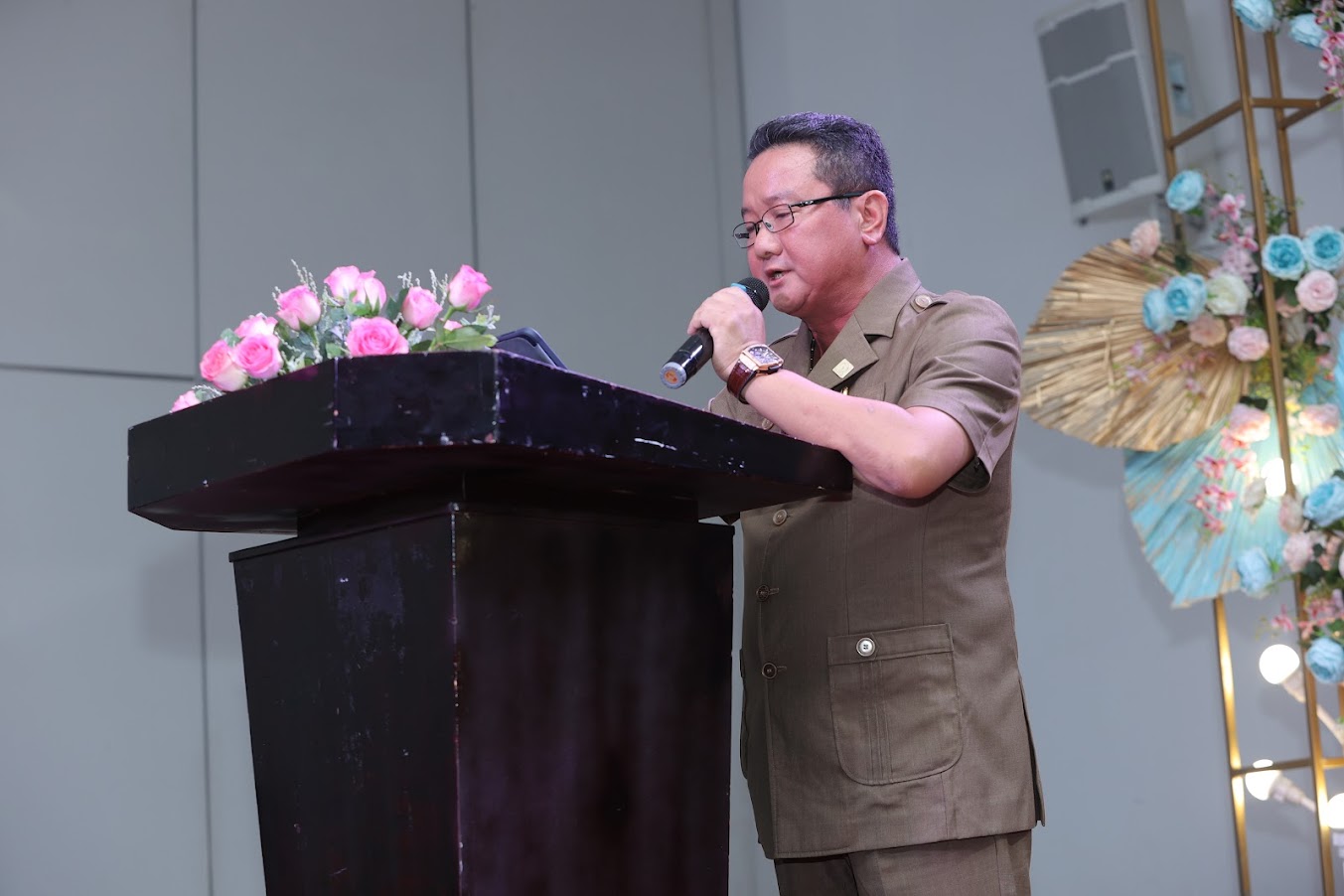 Tiến sỹ. Nhà báo – Luật gia Hồ Minh Sơn, Viện trưởng, Viện Nghiên cứu Thị trường – Truyền thông Quốc tế (IMRIC) phát biểu tại buổi họp báo.