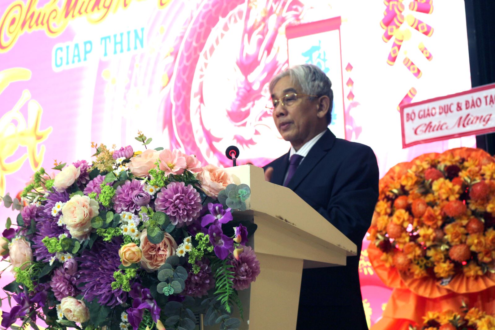 Nhà giáo ưu tú, Phó Giáo sư, Tiến sĩ Lương Minh Cừ - Bí thư Đảng uỷ, Hiệu trưởng Trường Đại học Cửu Long thông tin hoạt động của nhà trường năm 2023.
