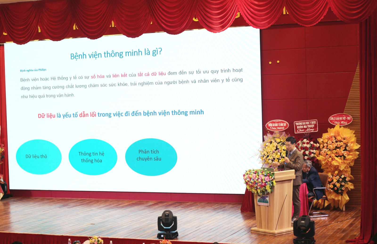Bác sĩ Chuyên khoa 2 Nguyễn Trần Nam - Phó Giám đốc Bệnh viện Nhi đồng Thành phố (Thành phố Hồ Chí Minh) nêu ứng dụng công nghệ mới chẩn đoán hình ảnh trong bệnh viện.