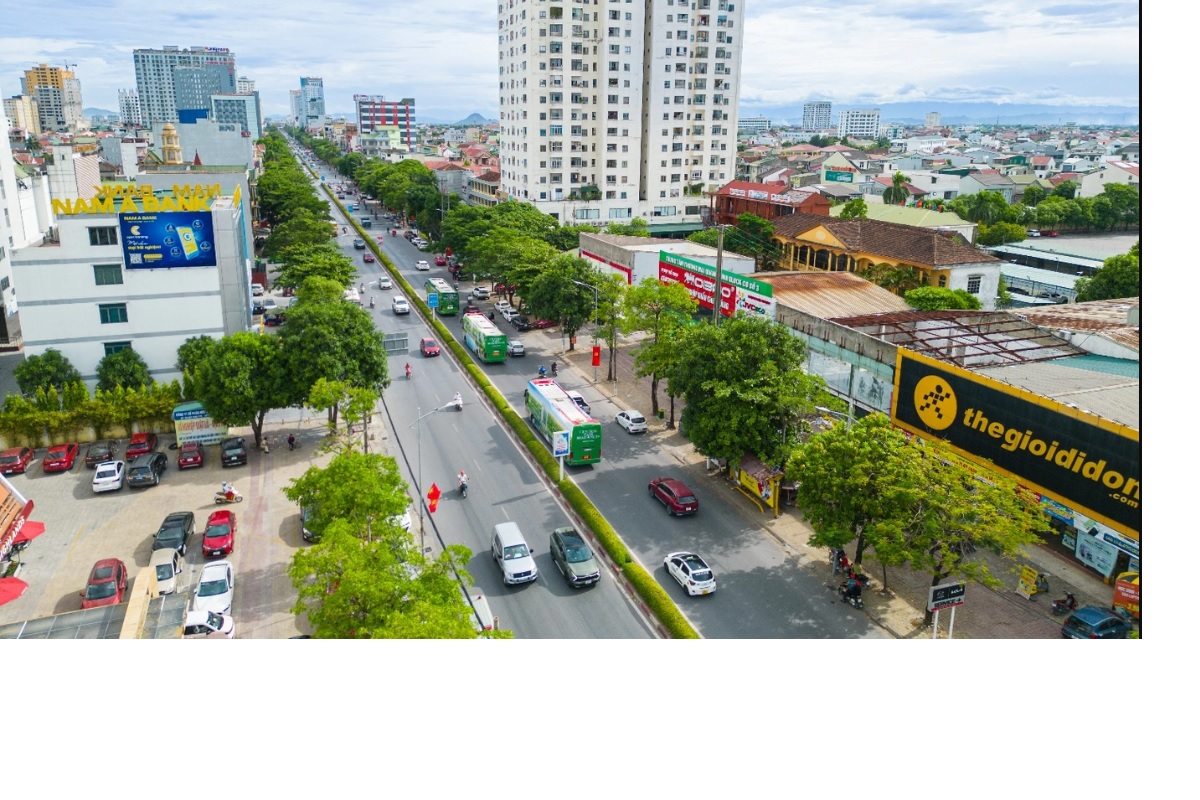 Các tuyến phố nội thành Vinh đều được chỉnh trang tạo điểm nhấn cho phát triển du lịch và  kinh doanh