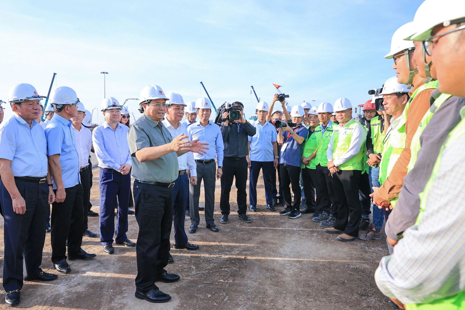 Thủ tướng Chính phủ Phạm Minh Chính kiểm tra tình hình triển khai dự án Trung tâm Hội chợ  Triển lãm Quốc gia, ngày 25/10