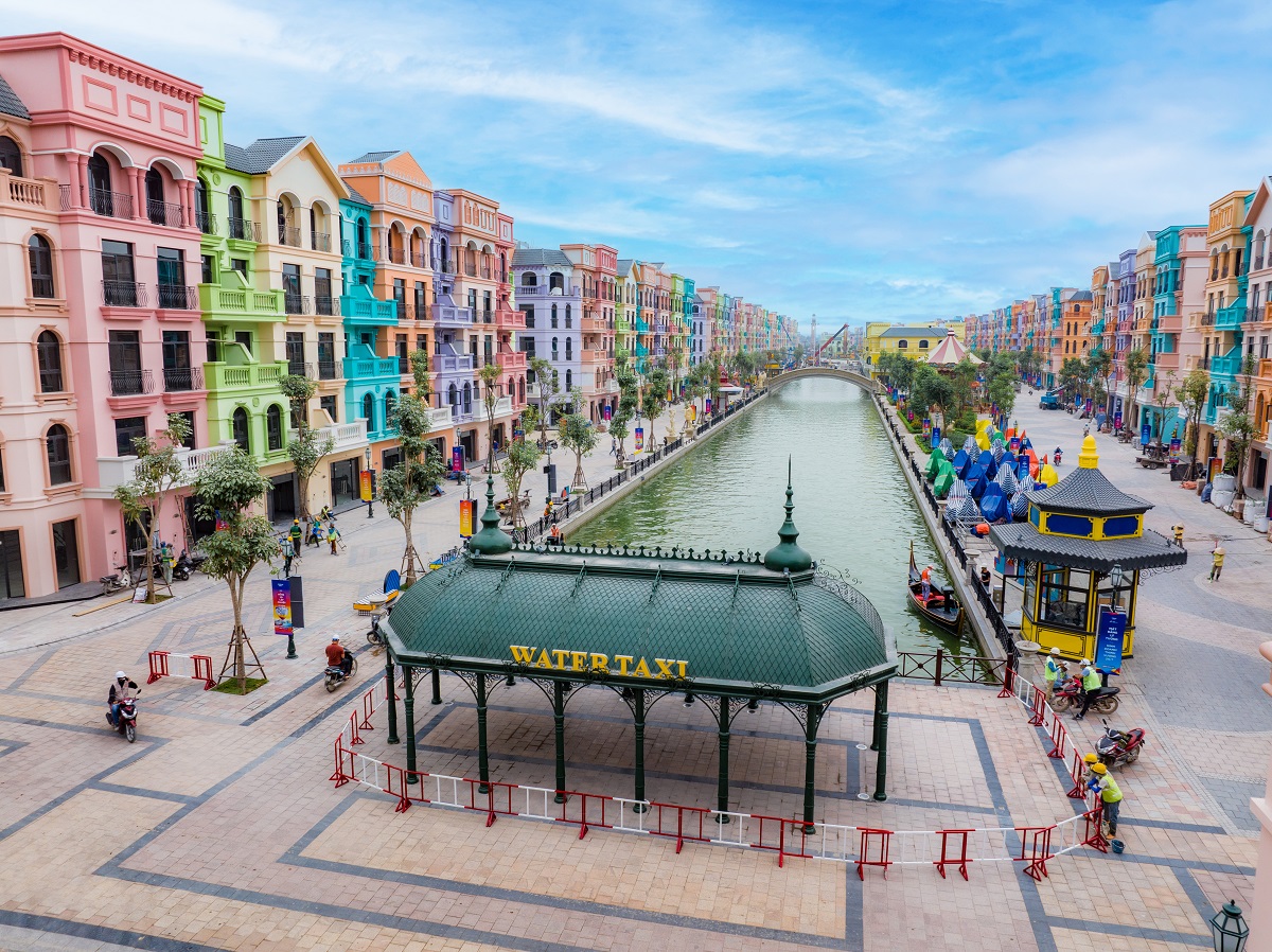 Bến thuyền The Venice đã hoàn tất, sẵn sàng đón những khách đầu tiên đi thuyền Gondola trên  sông The Venice.