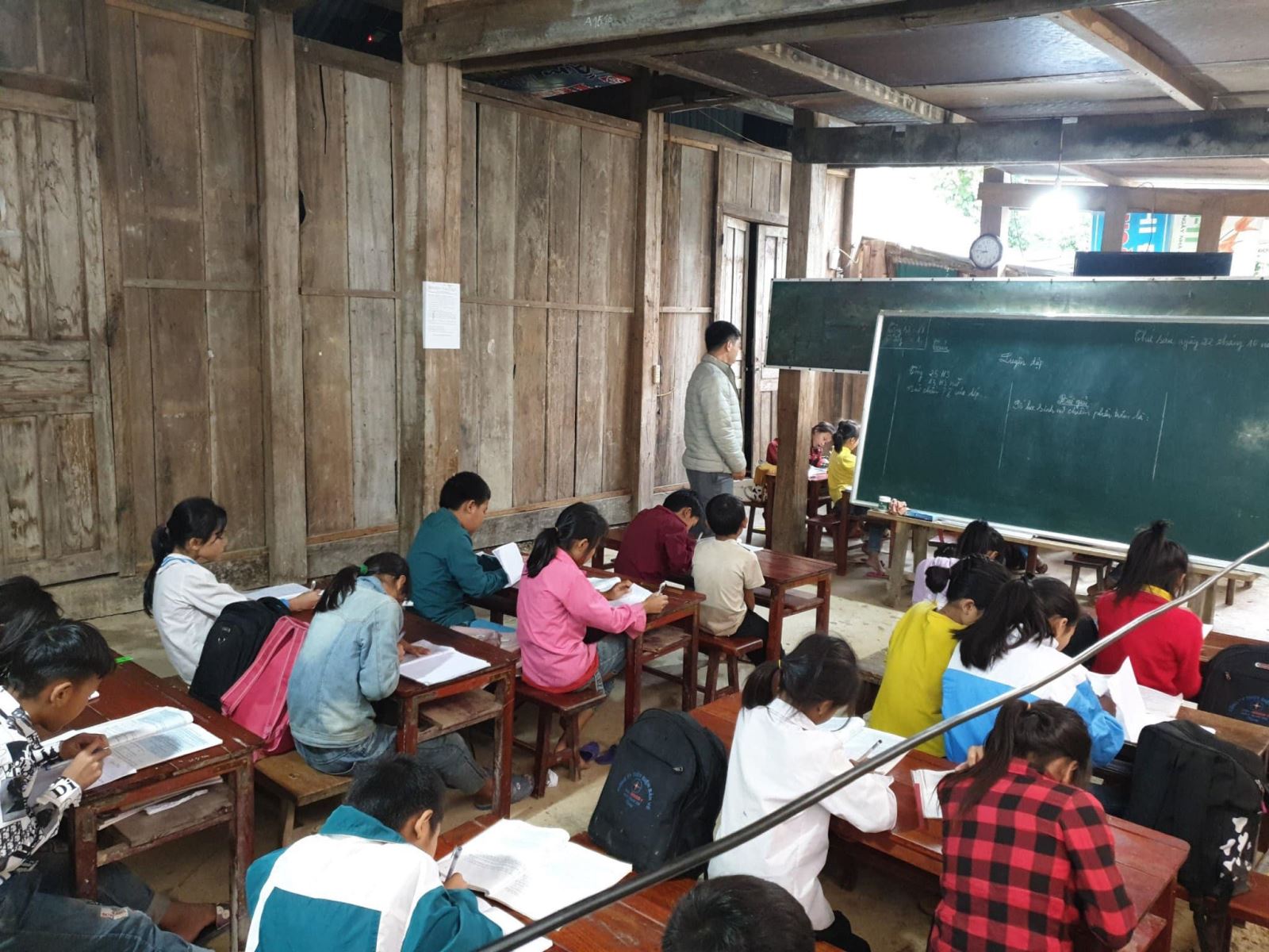 Quỹ Lotus School Foundation được sử dụng để xây dựng lại trường tiểu học Hoa Sen cho các em học sinh H’Mông tại xã Sơn Thủy, huyện Quan Sơn, Thanh Hóa.