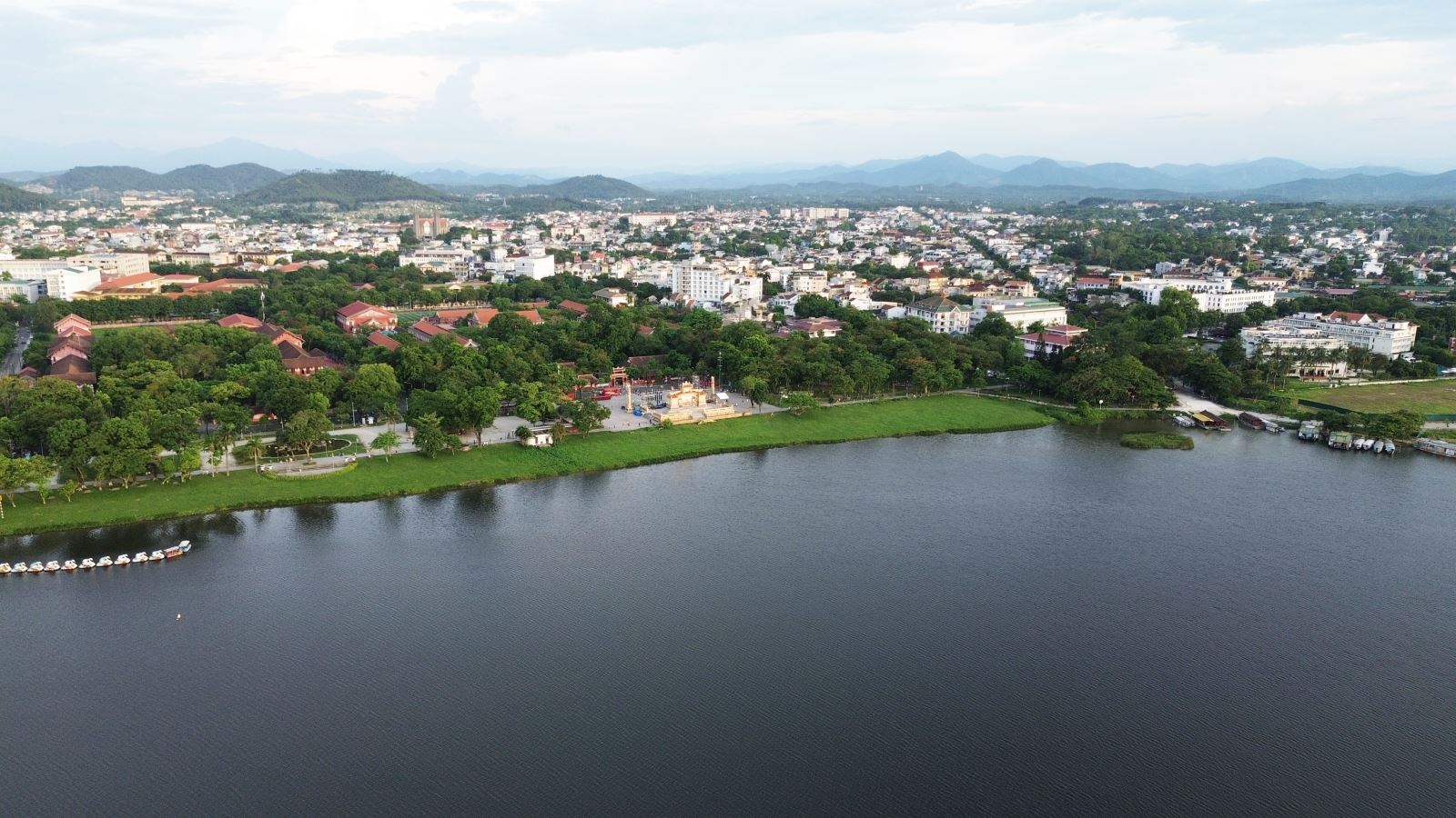 Các hoạt động Festival Huế không còn đóng khung trong khu vực Kinh thành Huế mà mở rộng ra các sân khấu cộng đồng