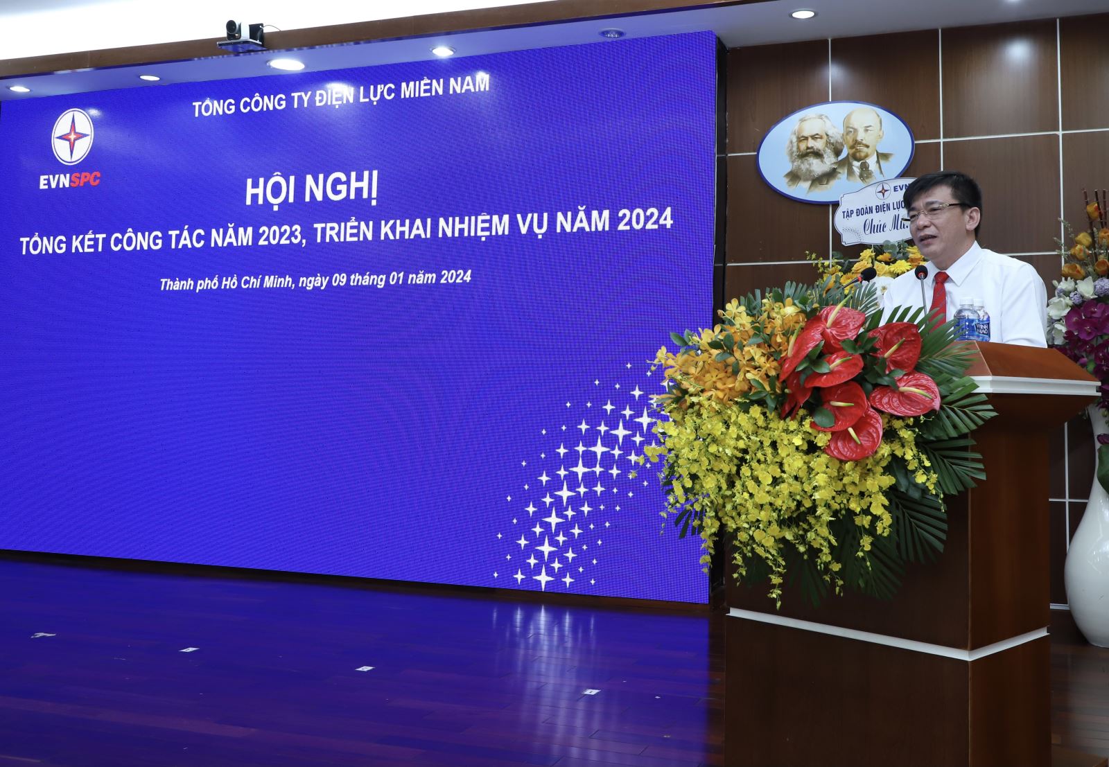 Chủ tịch HĐTV EVNSPC Lê Văn Trang phát biểu tại hội nghị.