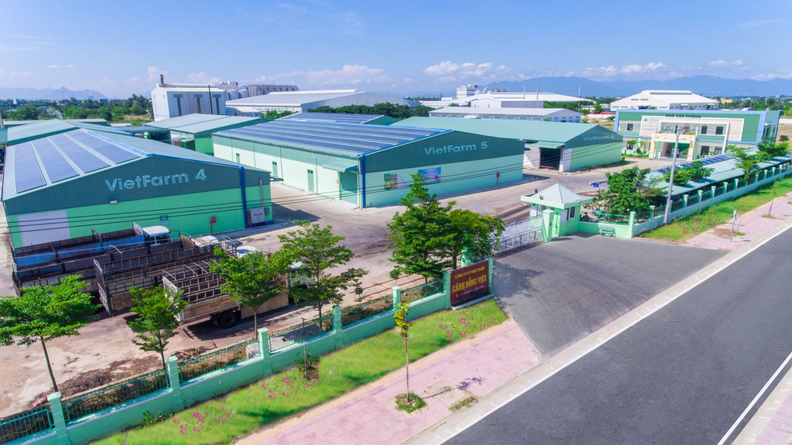 1.	GC Food có Nhà máy diện tích hơn 11.000 m2 tại Lô V2E, Đường số 11, Khu công nghiệp Hố Nai, tỉnh Đồng Nai.