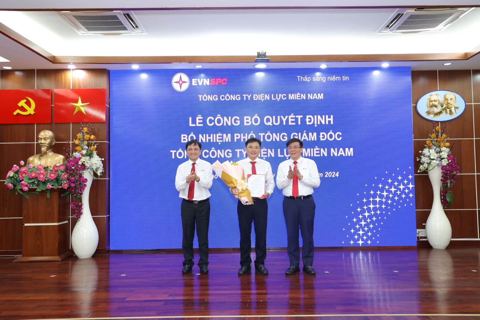 Trao Quyết định điều động, bổ nhiệm ông Đào Hòa Bình giữ chức vụ Phó Tổng Giám đốc EVNSPC