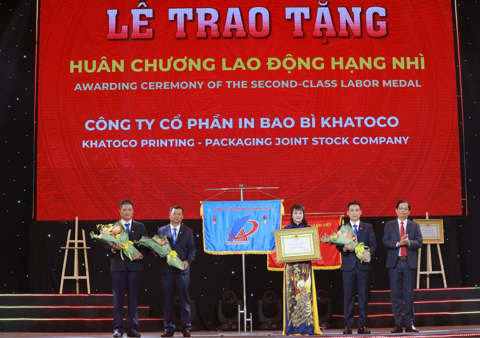 Công ty Cổ phần In Bao bì Khatoco nhận Huân chương Lao động hạng Nhì