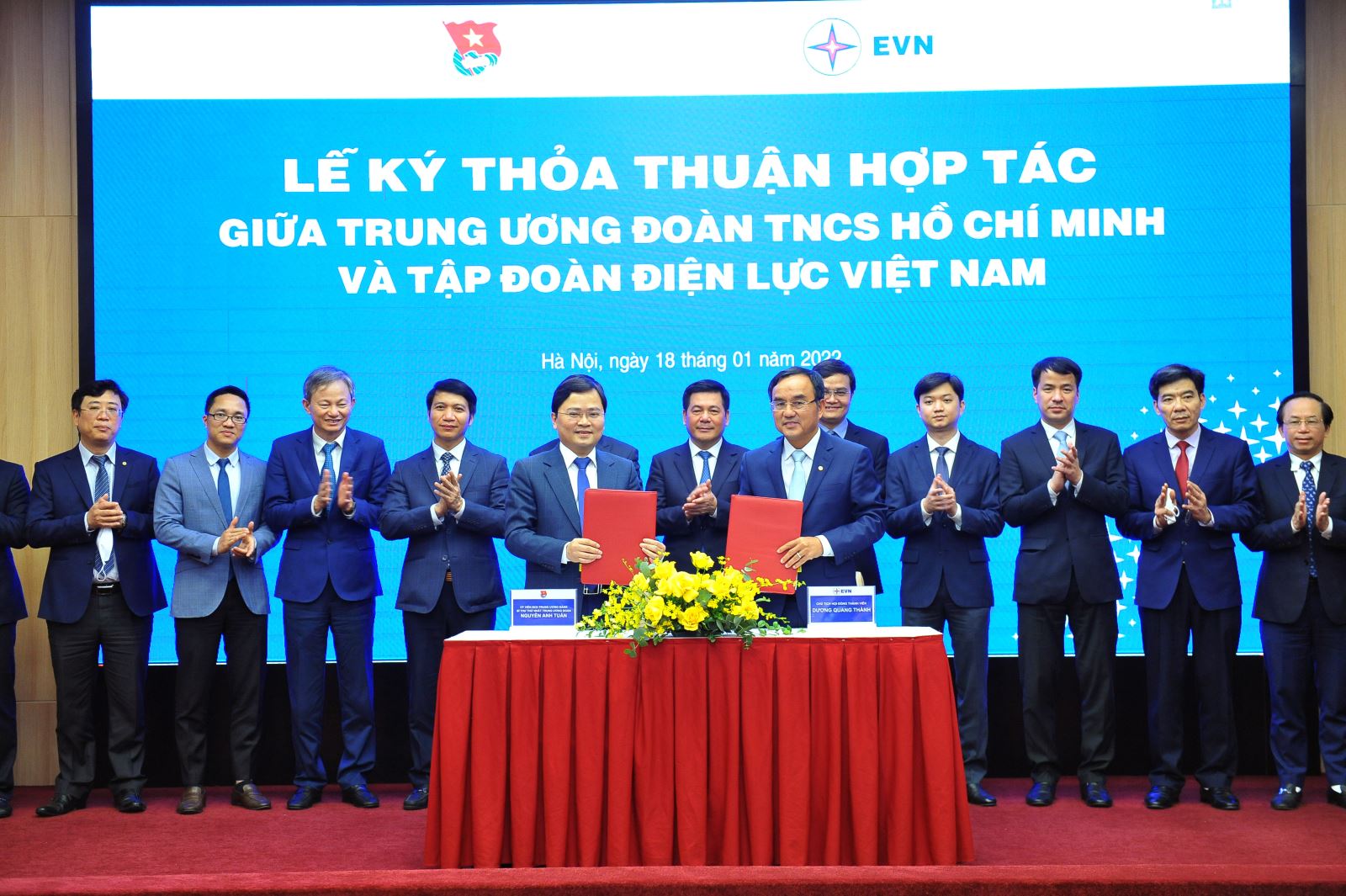 Lễ ký kết giữa EVN và Trung ương Đoàn.