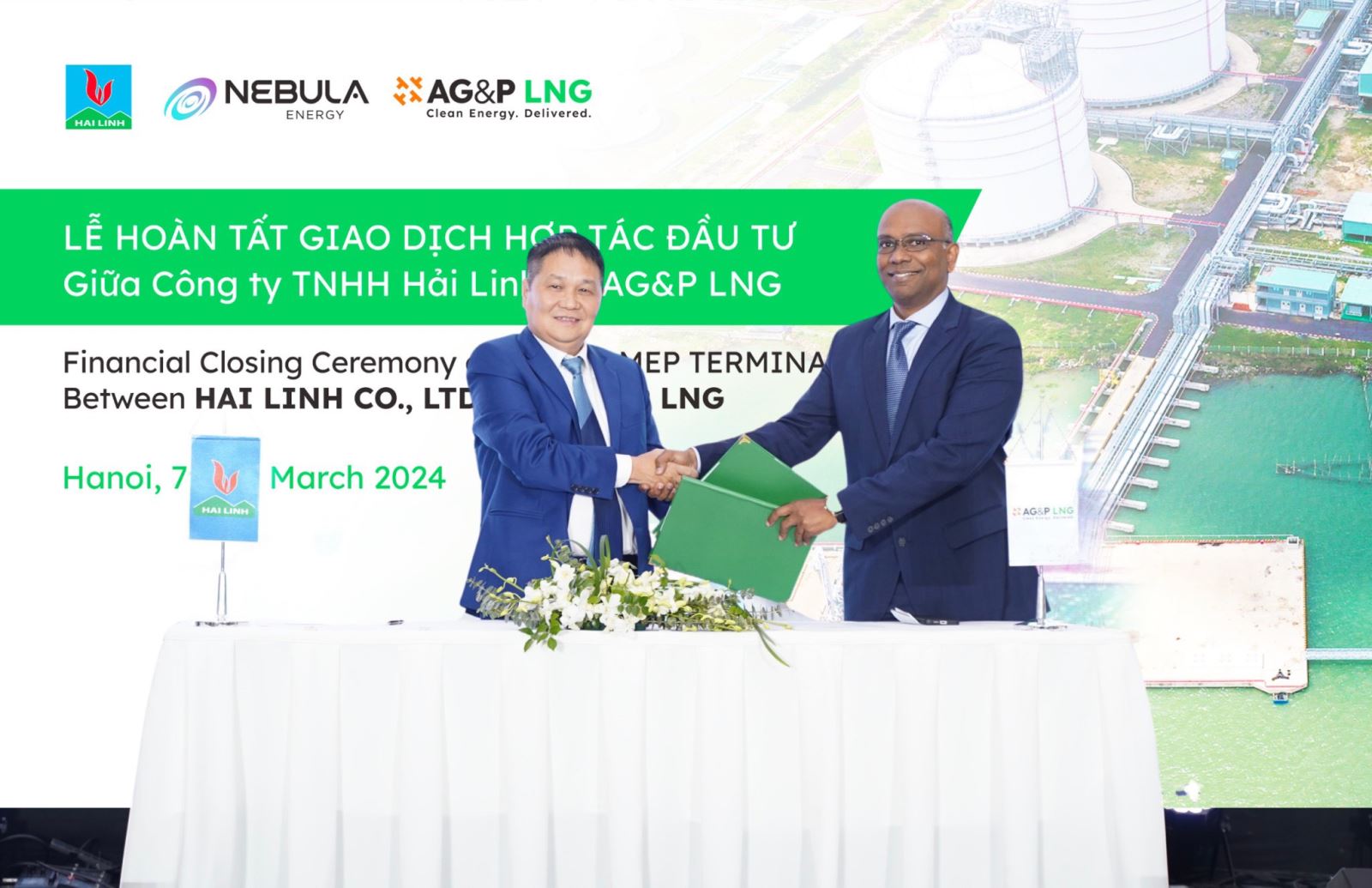 Ông Lê Văn Tám, Tổng Giám đốc Công ty TNHH Hải Linh và Ông Karthik Sathyamoorthy, Giám đốc Điều hành AG&P LNG tại lễ ký kết.