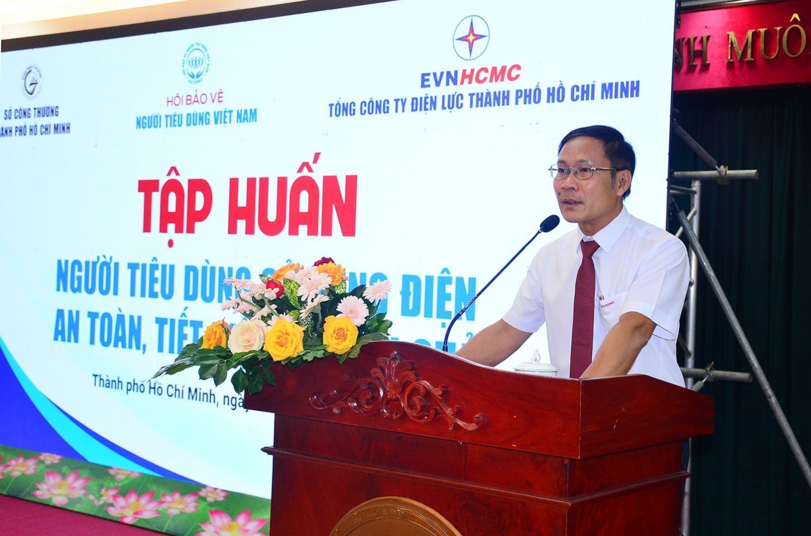 Ông Bùi Trung Kiên – Phó Tổng giám đốc EVNHCMC phát biểu tại buổi tập huấn.