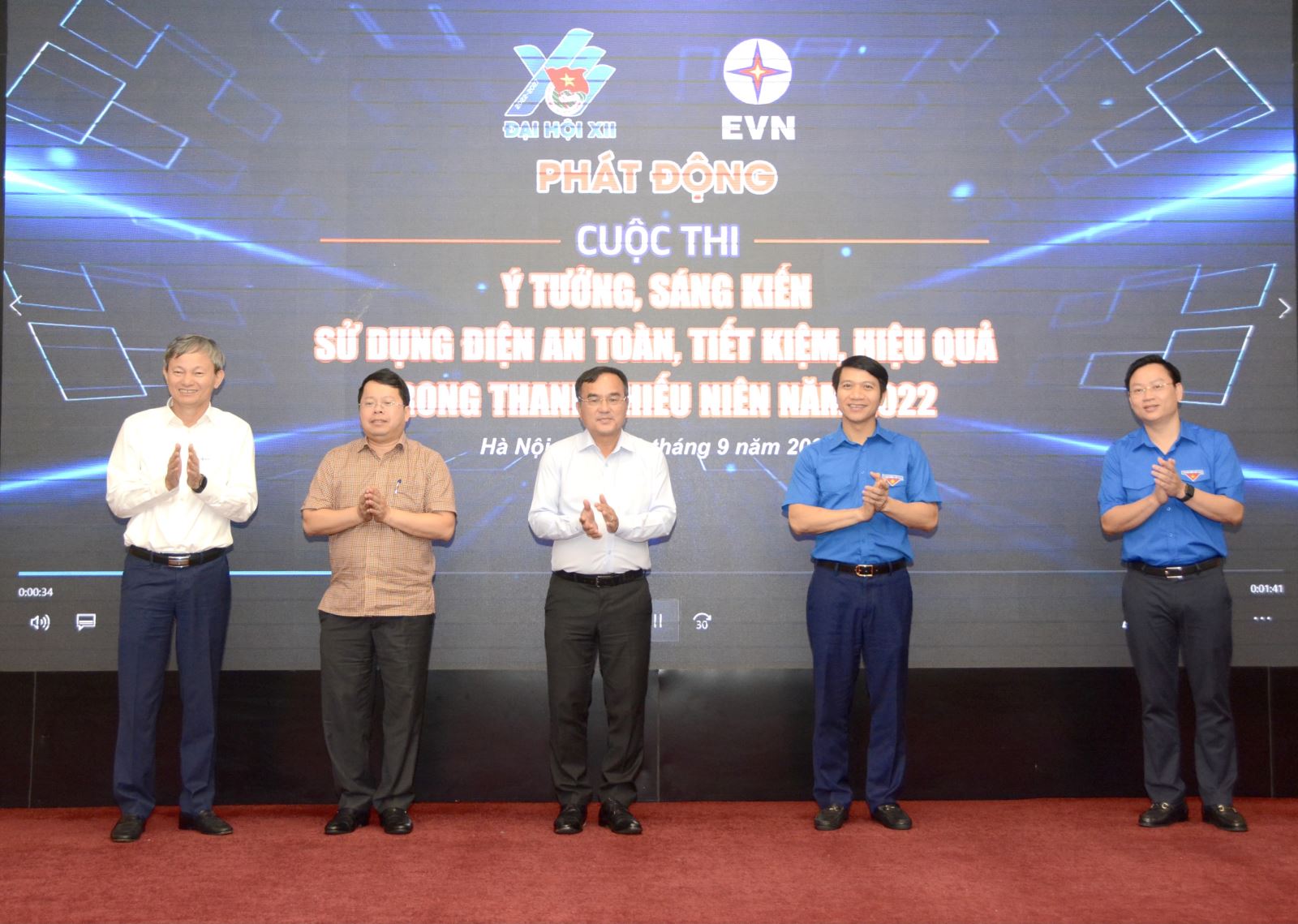 Lãnh đạo Trung ương Đoàn TNCS Hồ Chí Minh và EVN thực hiện nghi thức phát động cuộc thi.