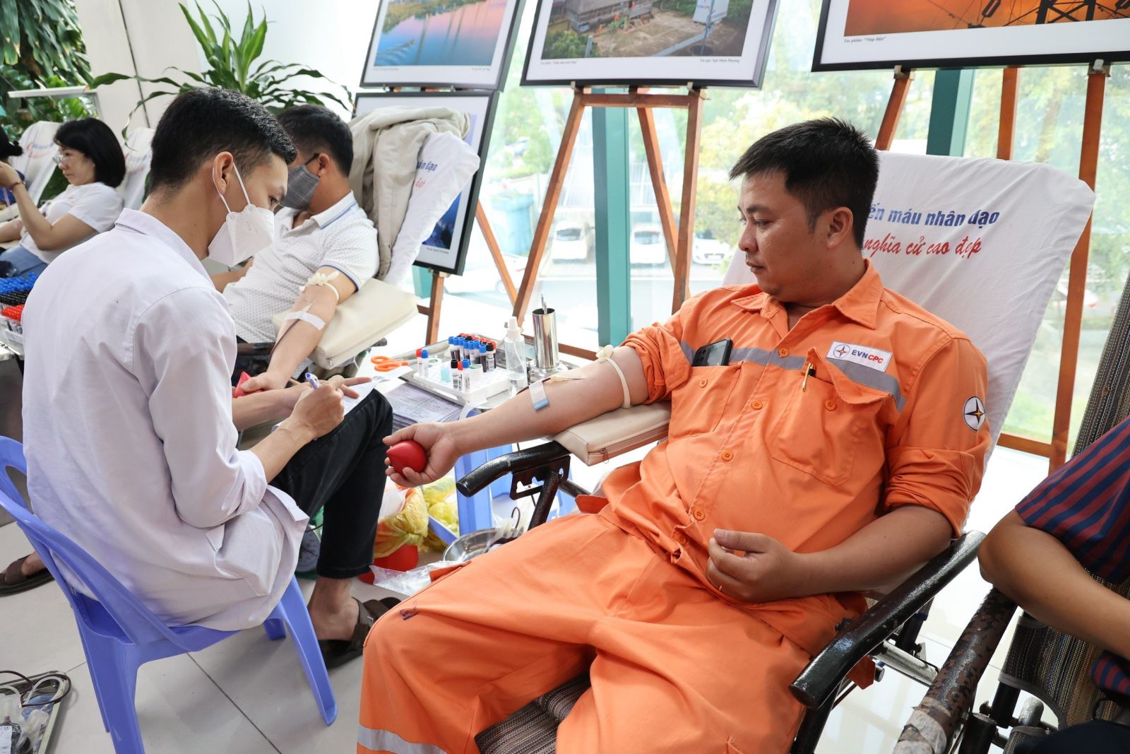 Chương trình hiến máu nhân đạo -Tuần lễ hồng EVN lần thứ IX.