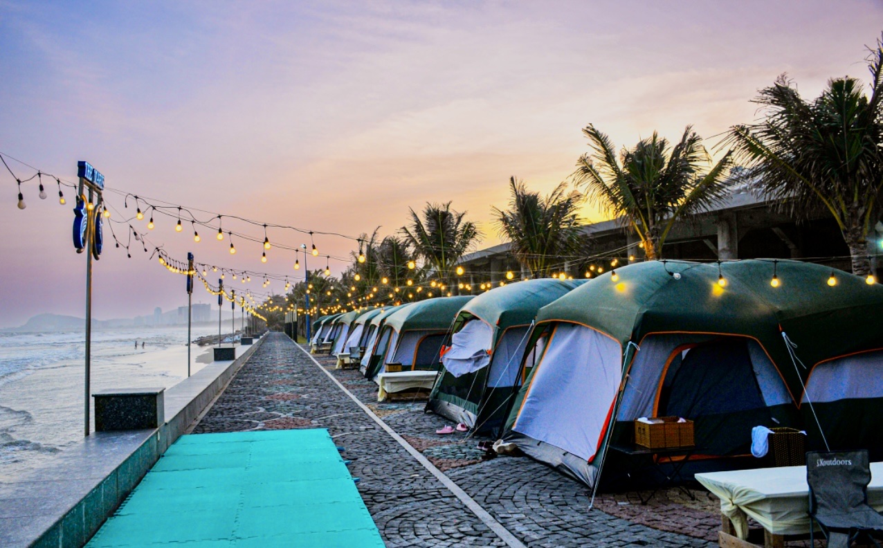 Người dân, du khách có thể trải nghiệm cấm trại qua đêm ngay cạnh bờ biển Vũng Tàu.