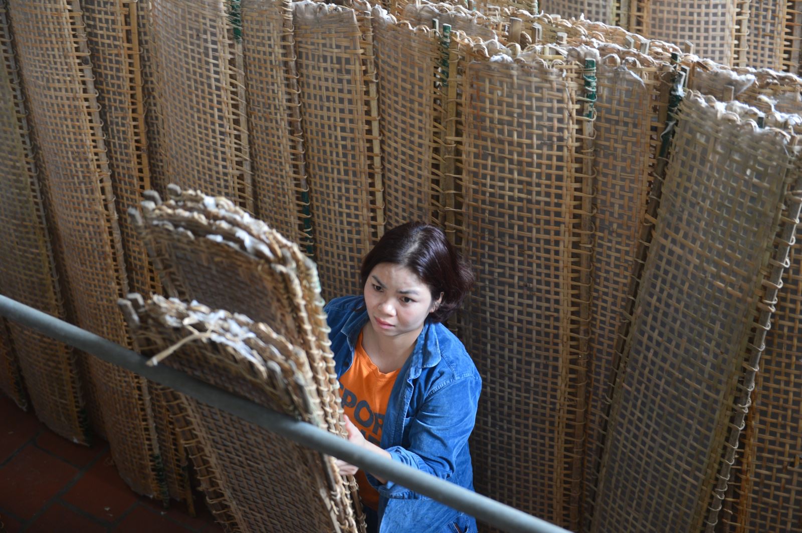 Làng nghề bánh đa truyền thống Thổ Hà.