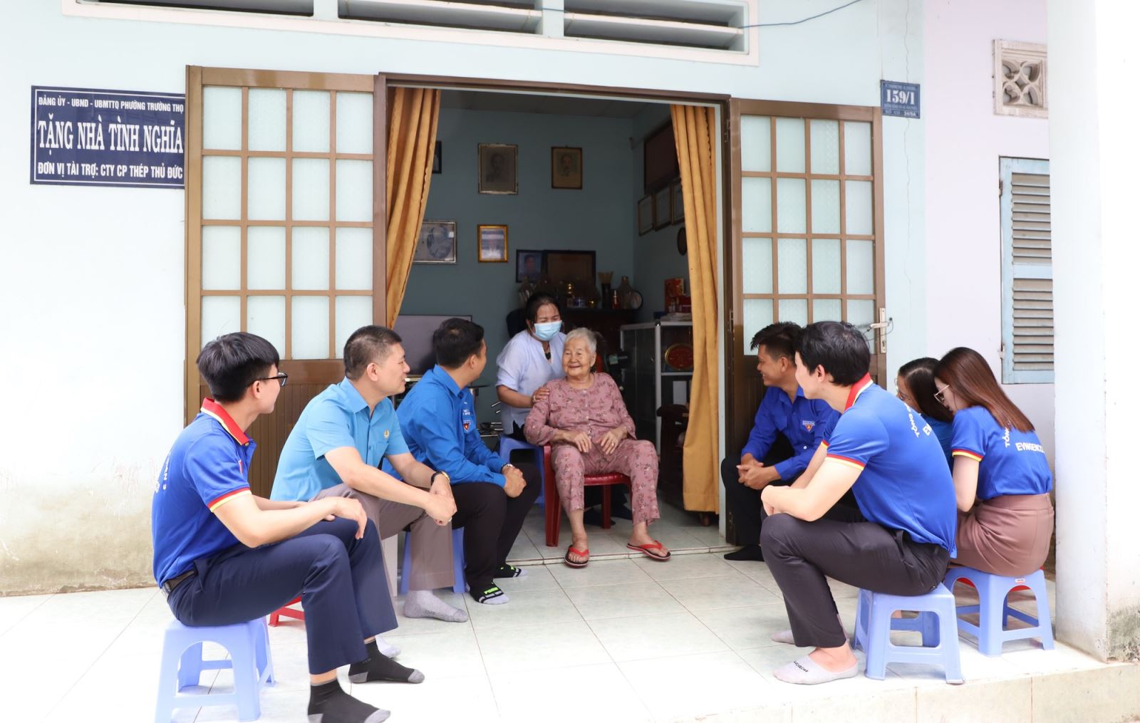 Đoàn Thanh niên EVNGENCO3 thăm hỏi Mẹ Việt Nam anh hùng tại TP. Thủ Đức.