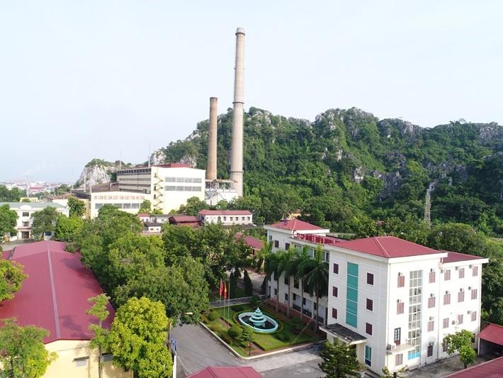 Không gian xanh trong khuôn viên của Công ty CP Nhiệt điện Ninh Bình luôn được duy trì đạt xanh, sạch đẹp .