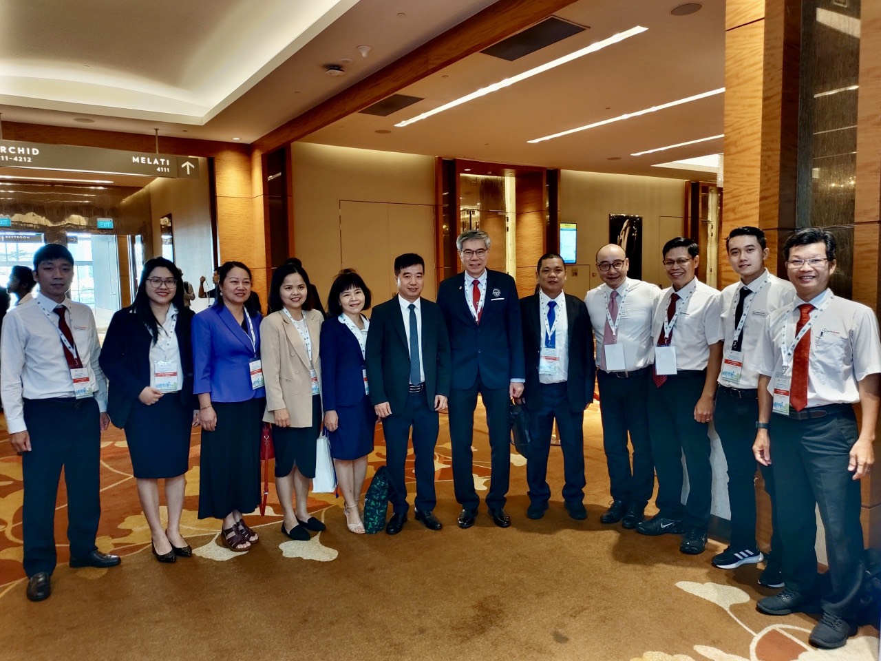 Đoàn EVNHCMC gặp gỡ ông Darson Chung - Chủ tịch Viện Kỹ sư Singapore IES.