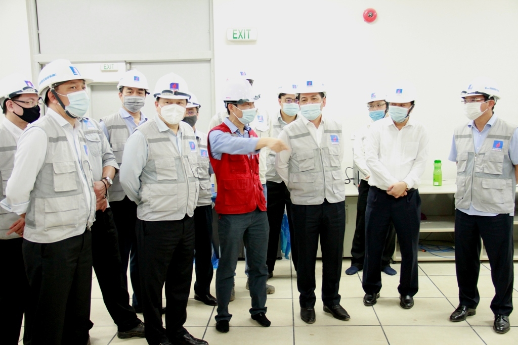 Đoàn công tác kiểm tra, đánh giá thiết bị tại Nhà điều khiển trung tâm NMNĐ Thái Bình 2.
